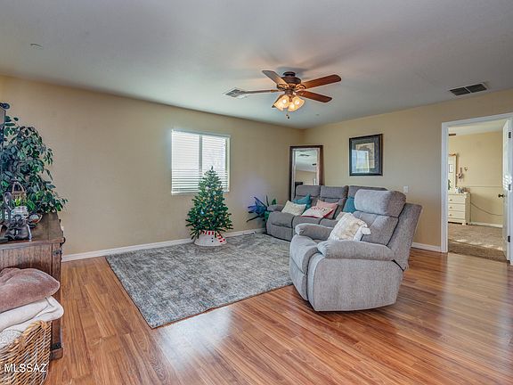 2nd image of 840 W Vuelta Granadina