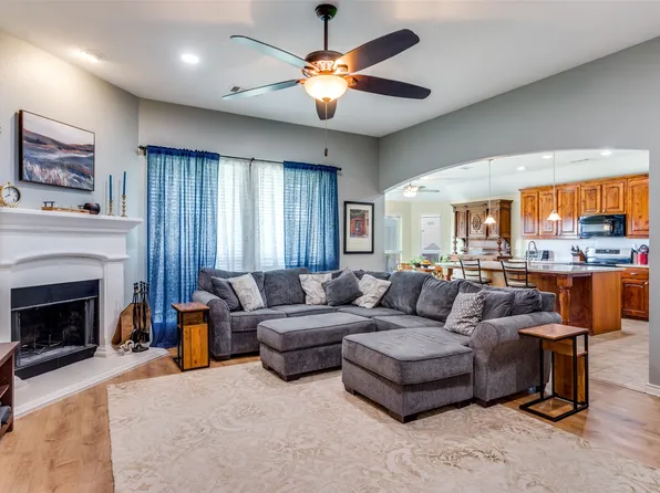 9209 Hunters Ct, White Settlement, TX 76108