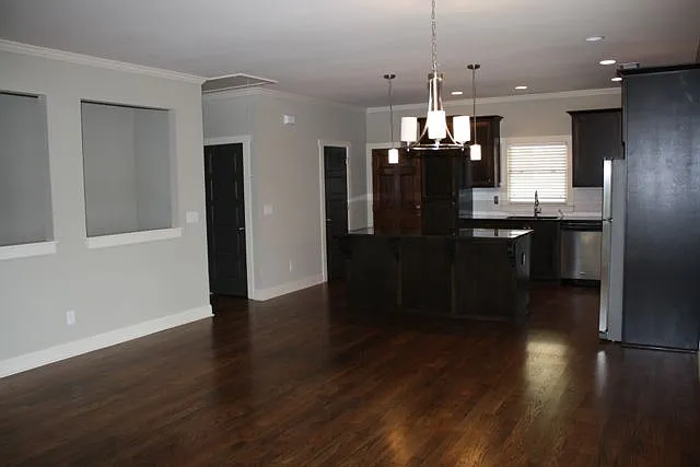 3 bed, 1400 sqft, $3,290 — Photo 4