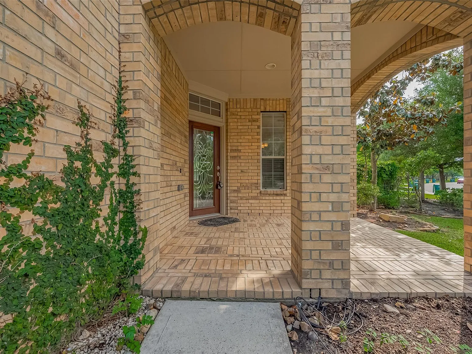 4 bed, 3.5 bath, 2546 sqft, $3,500 — Photo 2