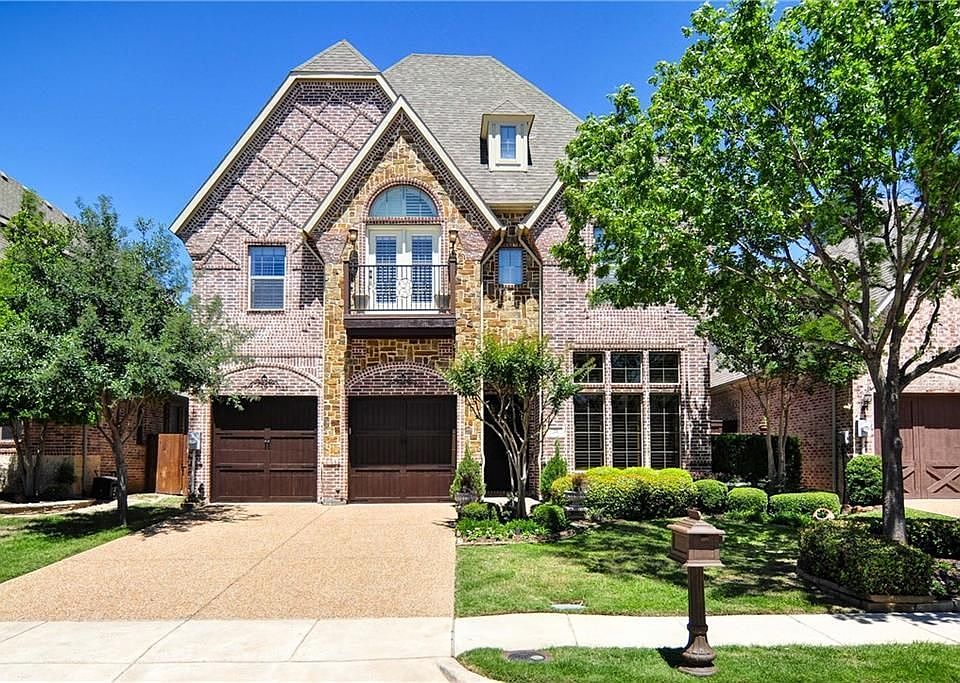 1st image of 28 Secluded Pond Dr