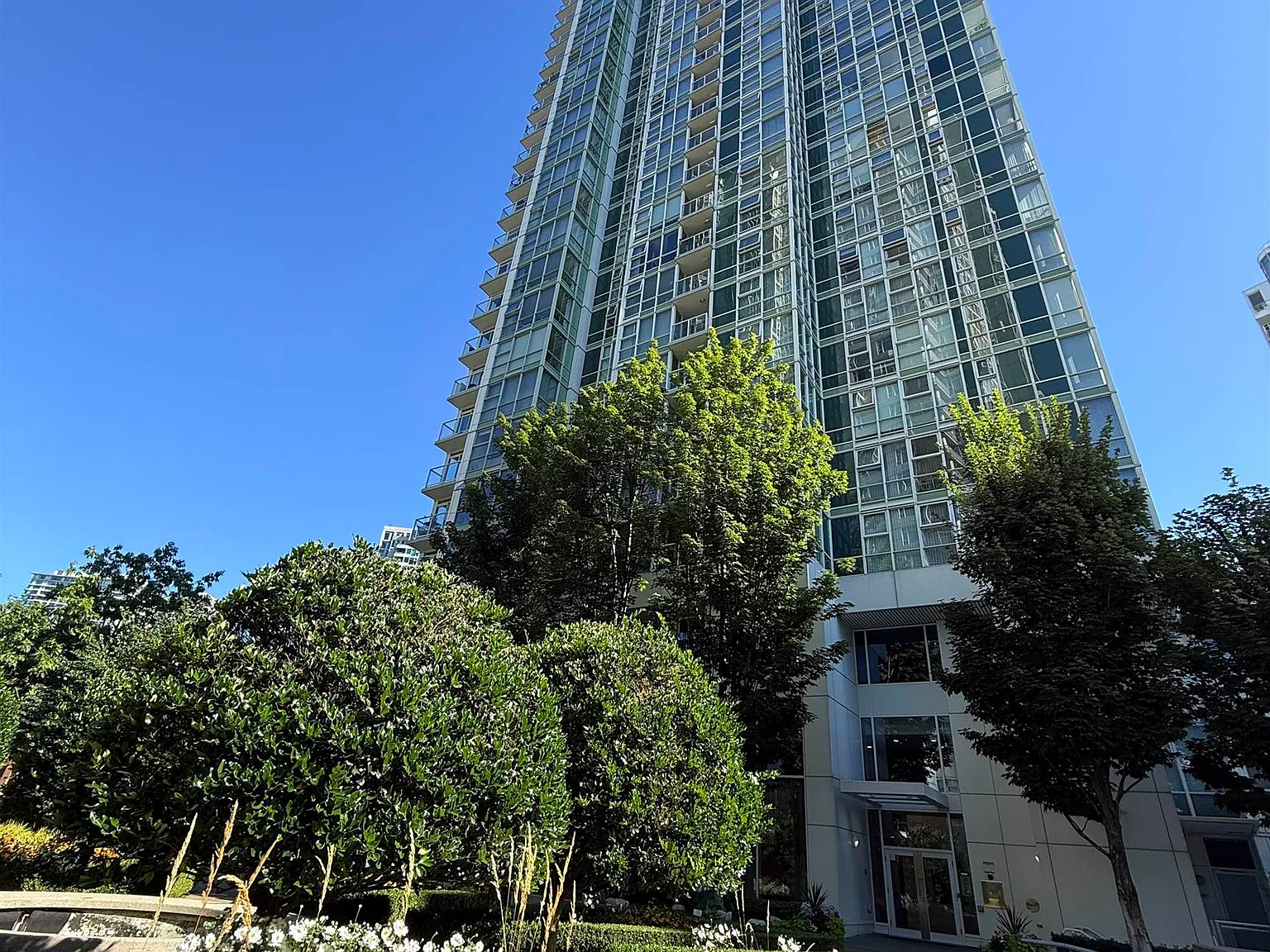 1 bed, 625 sqft, $3,200 — Photo 2