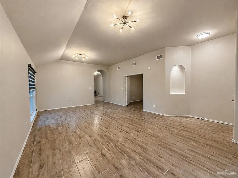 3406 Santa Inez St — Photo 4