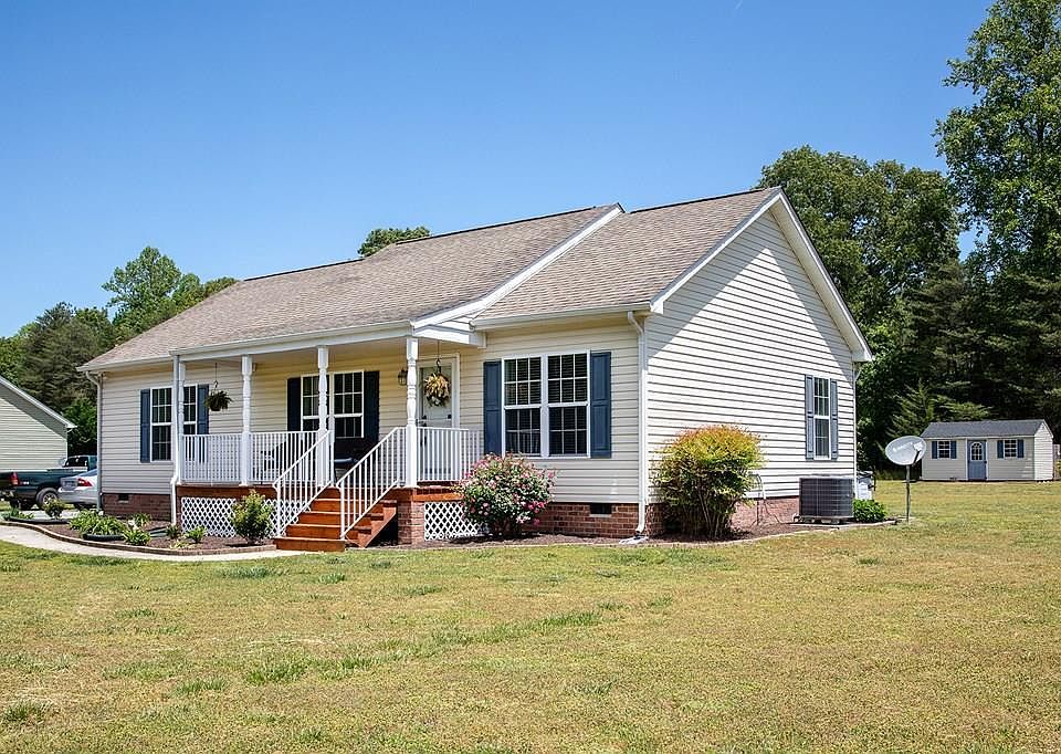 1st image of 406 Pond Dr