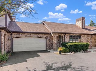 1870 Golf View Dr, Bartlett, IL 60103