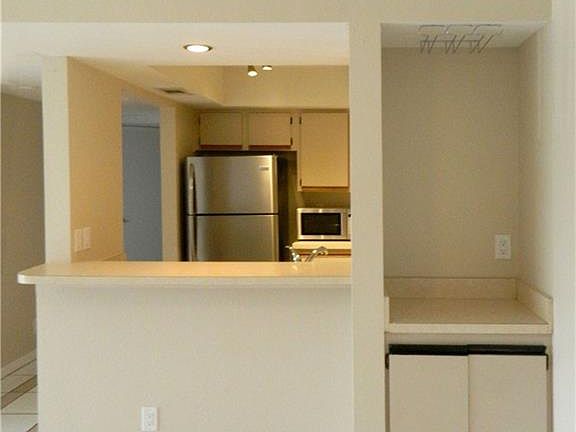 5th image of 1508 SE Royal Green Cir #203