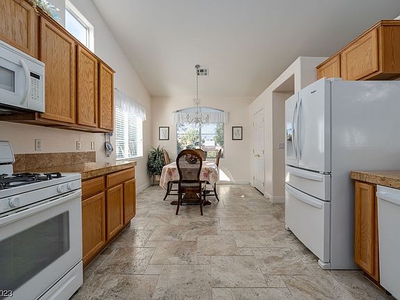 3rd image of 8024 Villa Arbol Ct