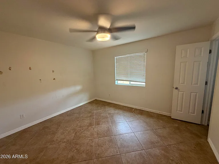 1207 E Christy Dr — Photo 7