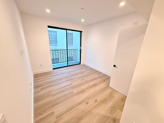 5th image of 8326 Blackburn Ave Unit 404