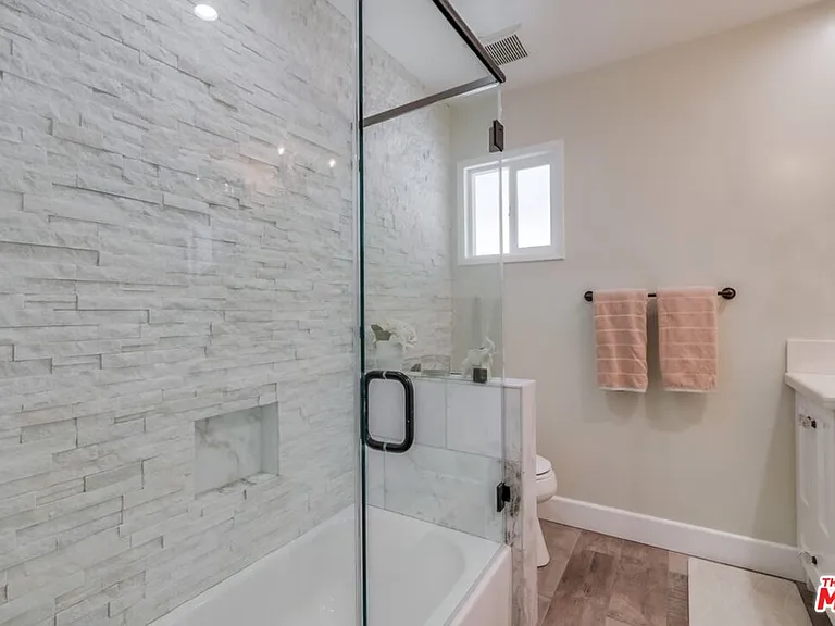 21447 Providencia St — Photo 51