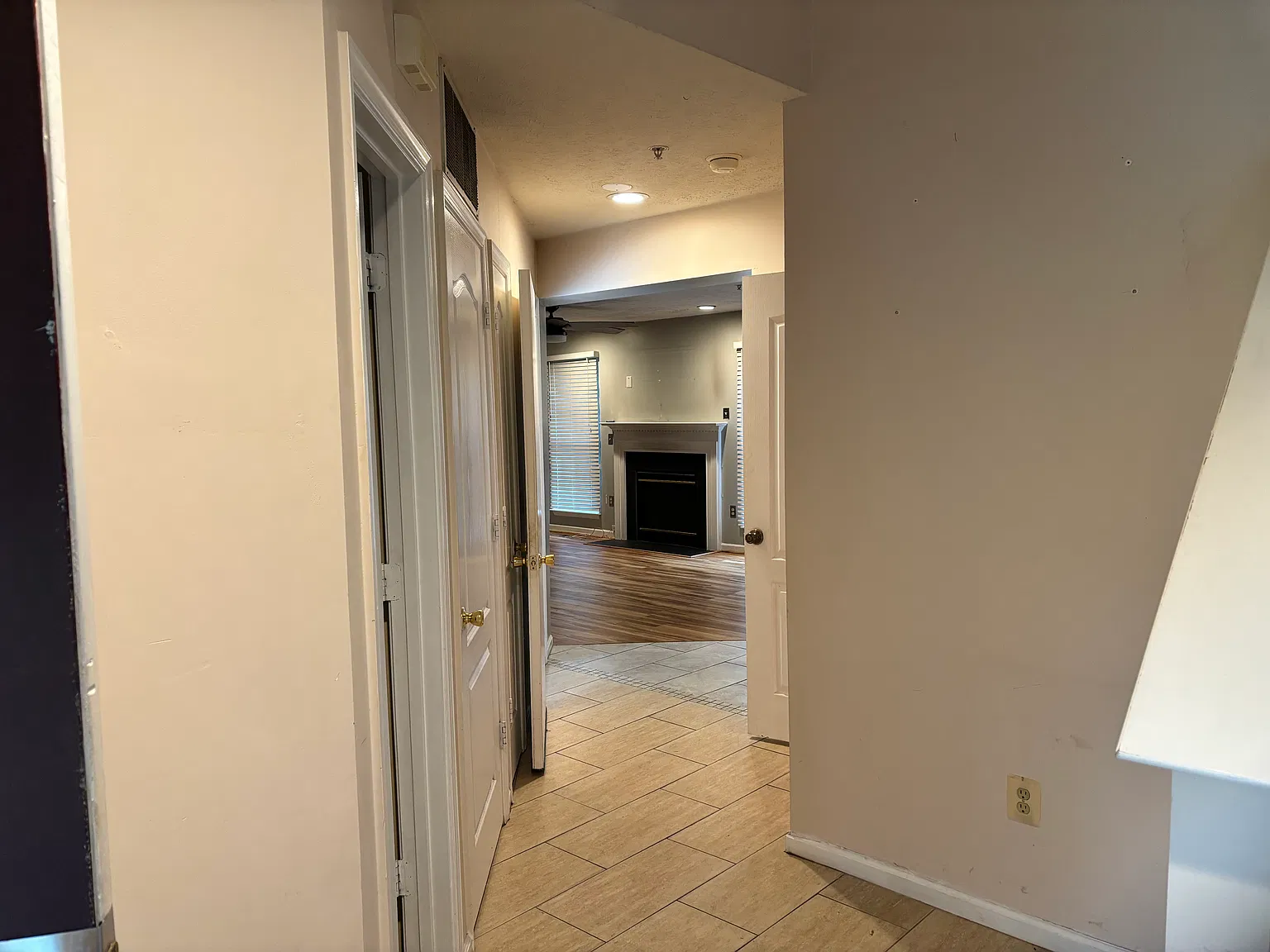 4 bed, 2164 sqft, $4,000 — Photo 2