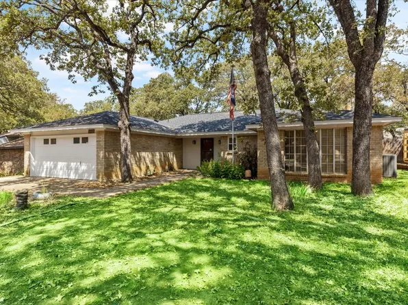 2111 Dartmouth Dr, Arlington, TX 76015