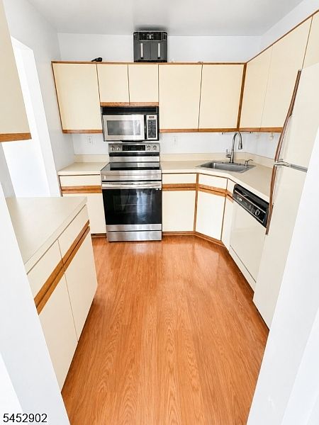 1st image of 112-130 Sherwood Ave Unit 5