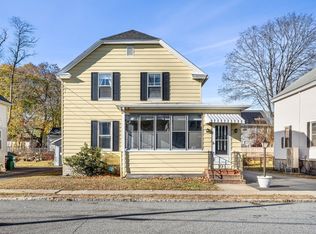 21 Greenfield St, Lowell, MA 01851