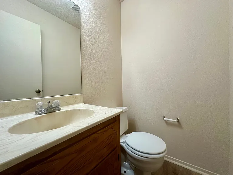 214 Romana Cir #G — Photo 8