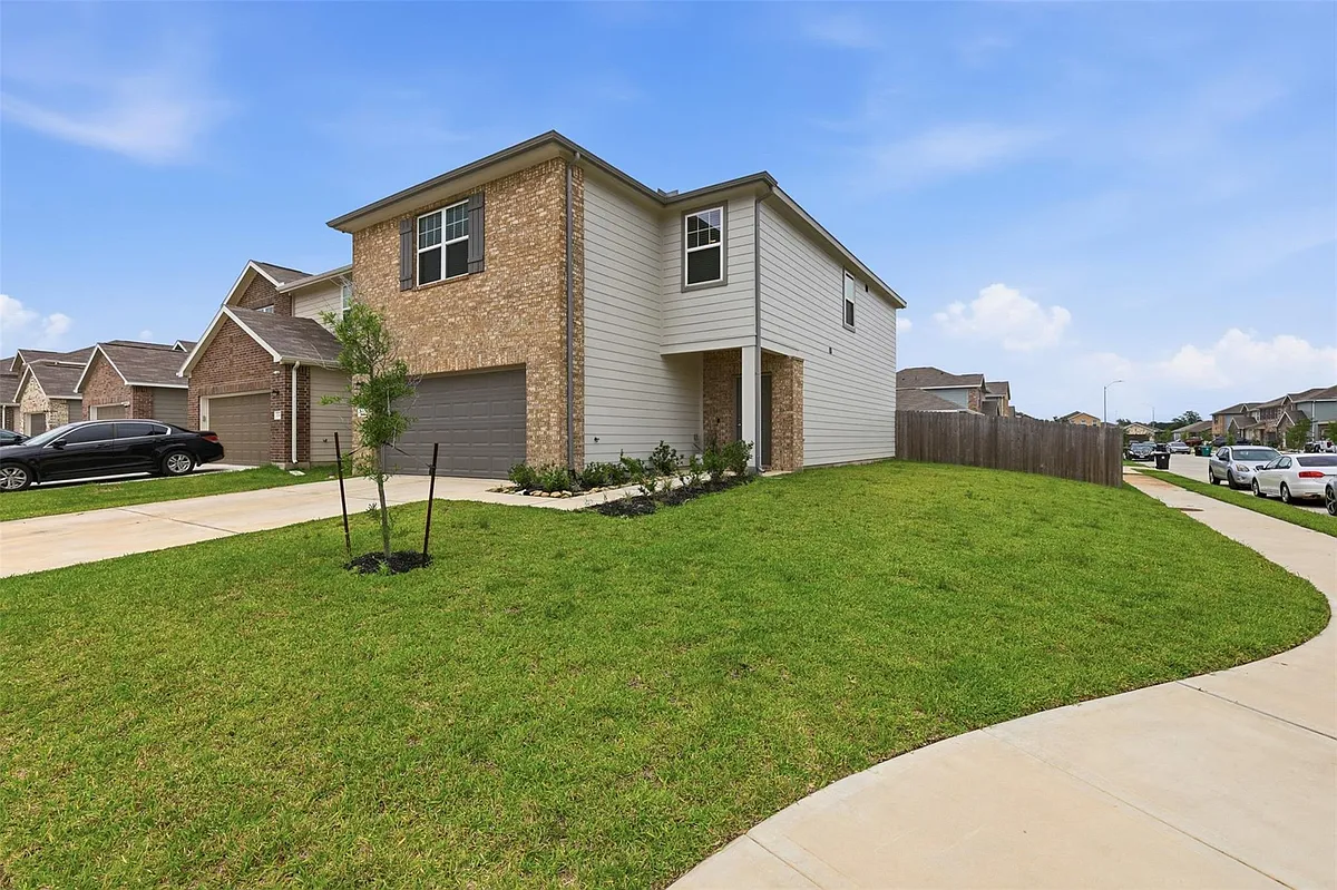 Photo 2 of 22 - 10138 Tiger Flower Ln - Houston, TX Building Photo - 10138 Tiger Flower Ln