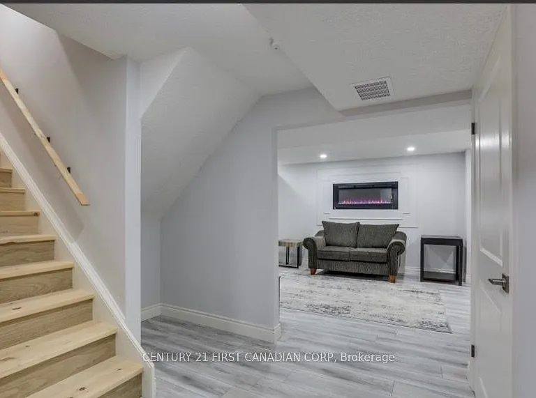 3194 Morgan Ave #LOWER — Photo 3