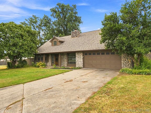 3rd image of 2509 Debby Jane Ln