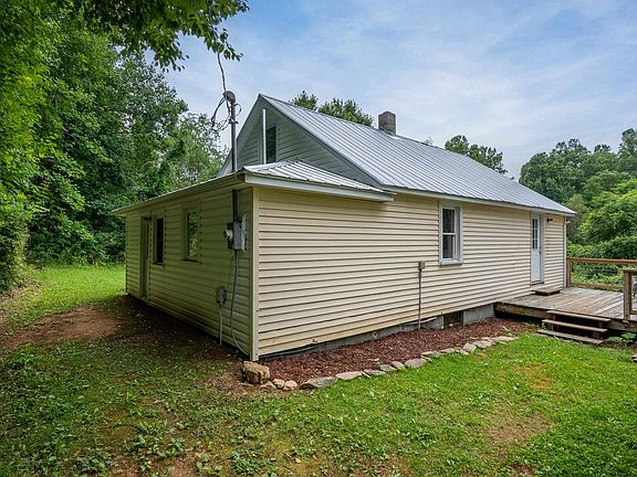 3rd image of 2890 Stonewall Rd NW
