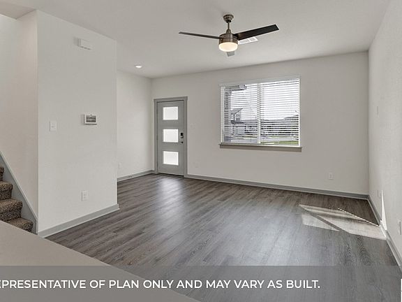 4th image of 104 Windsor Blvd
