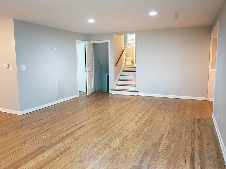 9733 Karlov Ave — Photo 13