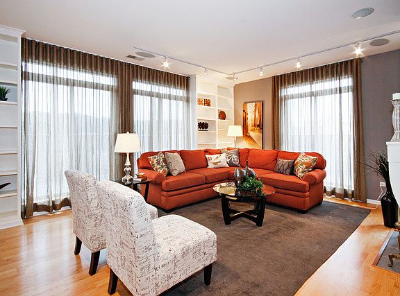 2nd image of 400 Village Cir #Penthouse 1