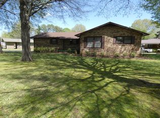 219 Ellis Dr, Paris, TN 38242