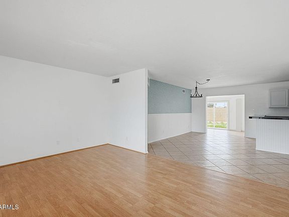 4th image of 222 W IVYGLEN Street