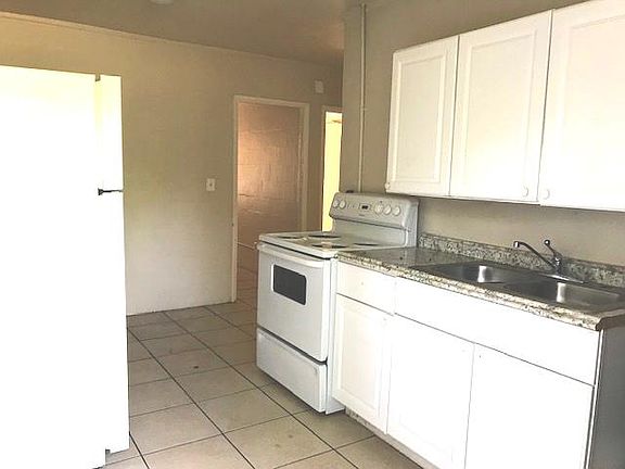 3rd image of 415 Fremont Ave #2