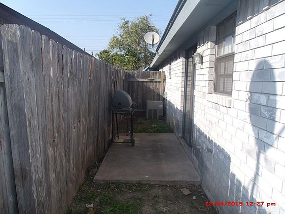 5th image of 405 E Ulex Ave