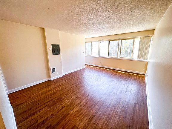 4th image of 401 E Mercer St APT 202