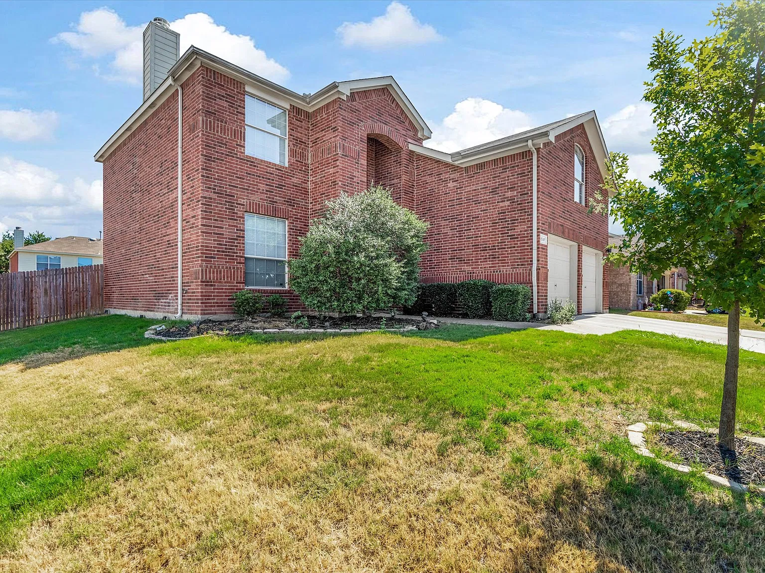 5 bed, 2374 sqft, $2,800 — Photo 2