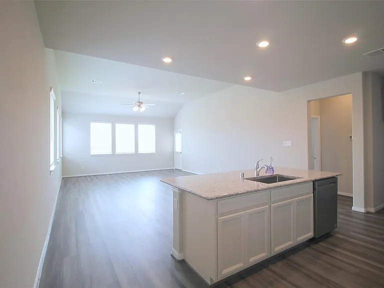 26018 Windy Pr — Photo 8