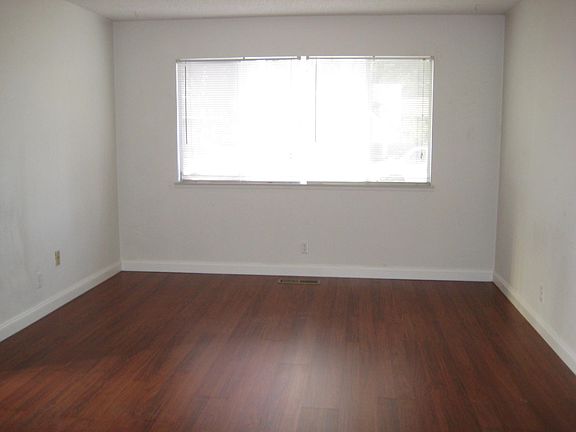 3rd image of 5479 Thornwood Dr