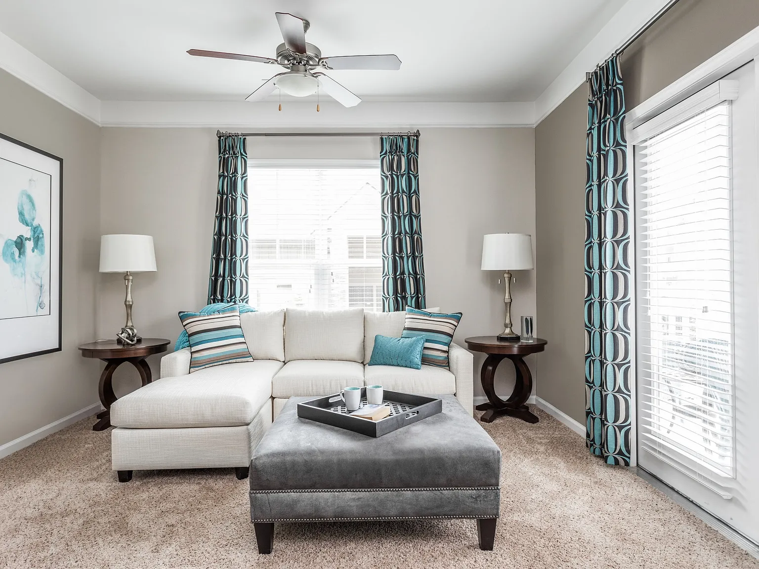 Aston Apartments — Photo 1