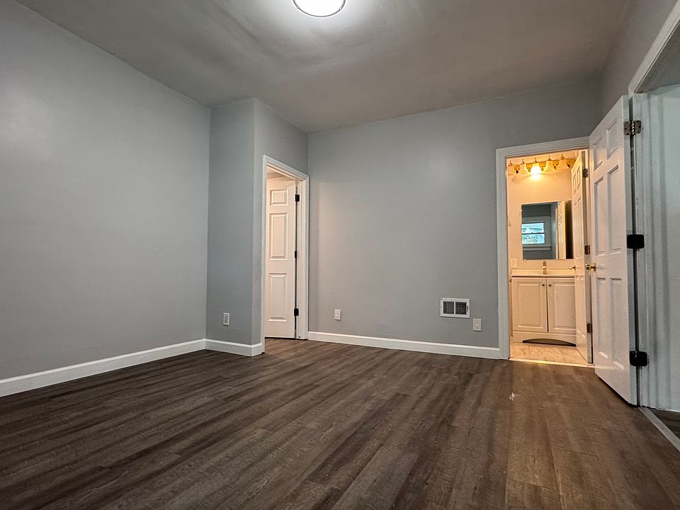 Second bedroom with ensuite bathroom