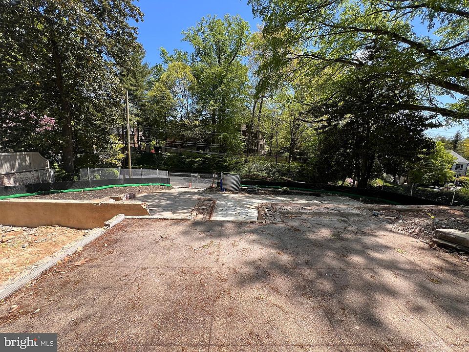 2nd image of 2250 48th St NW