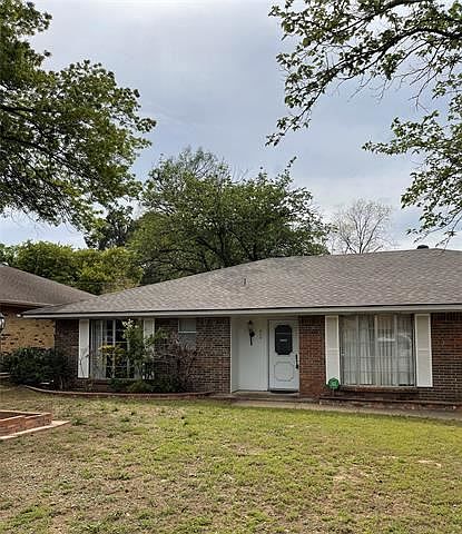 1st image of 810 Cornish Oak Ct