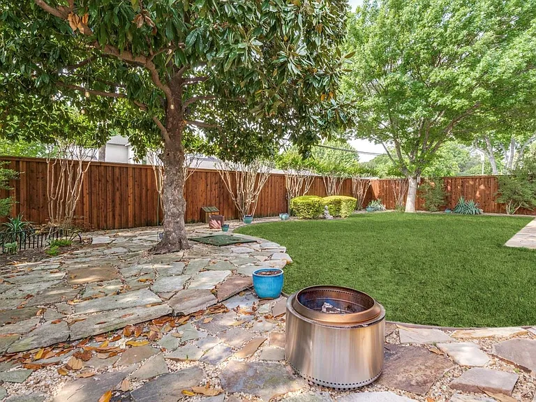 5820 Forest Ln — Photo 18