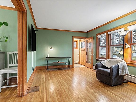 3rd image of 650 Winona Blvd