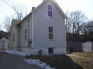 938 S Gregory St, Rockford, IL 61104