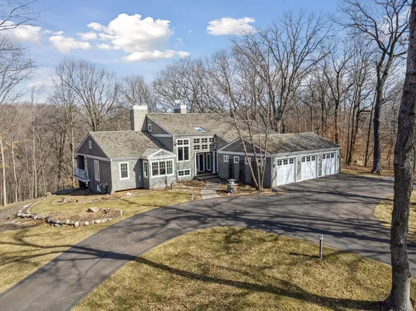 1350 Hesse Farm Rd, Chaska, MN 55318