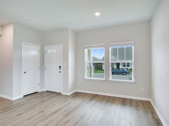 5th image of 101 Oakdale Meadows Ln
