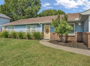 3600 Parkview Ct, Lawrence, KS 66049