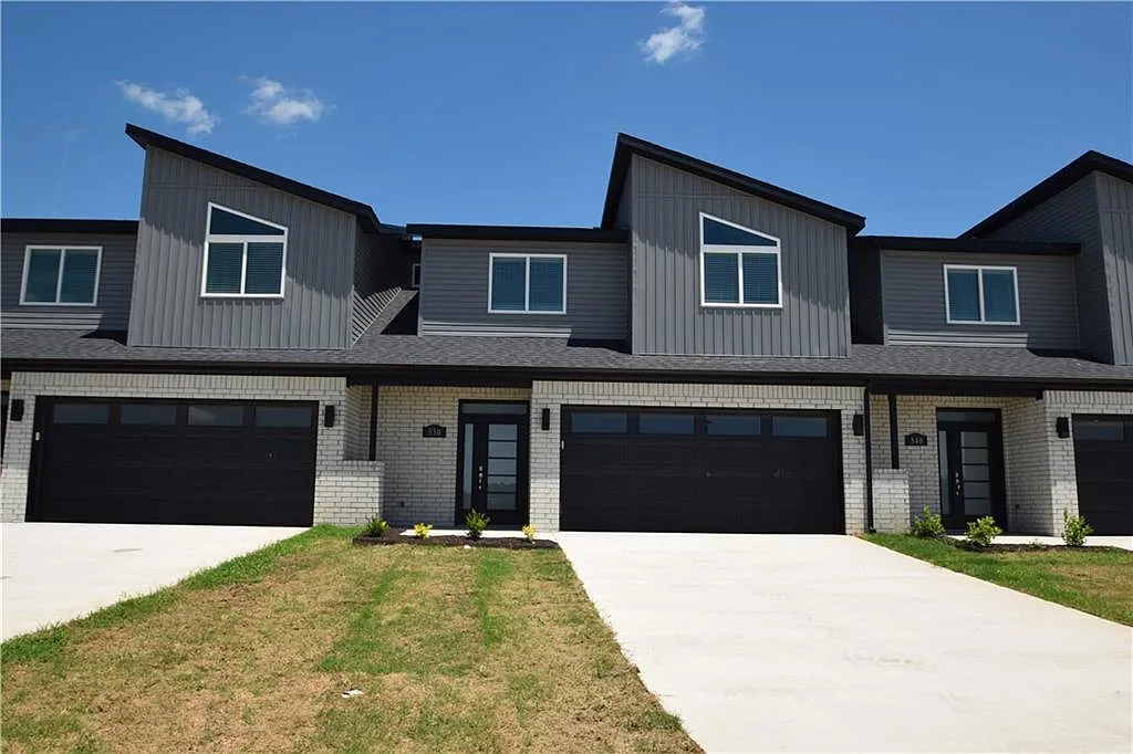 3 bed, 2.5 bath, 1420 sqft, $1,650 — Photo 1