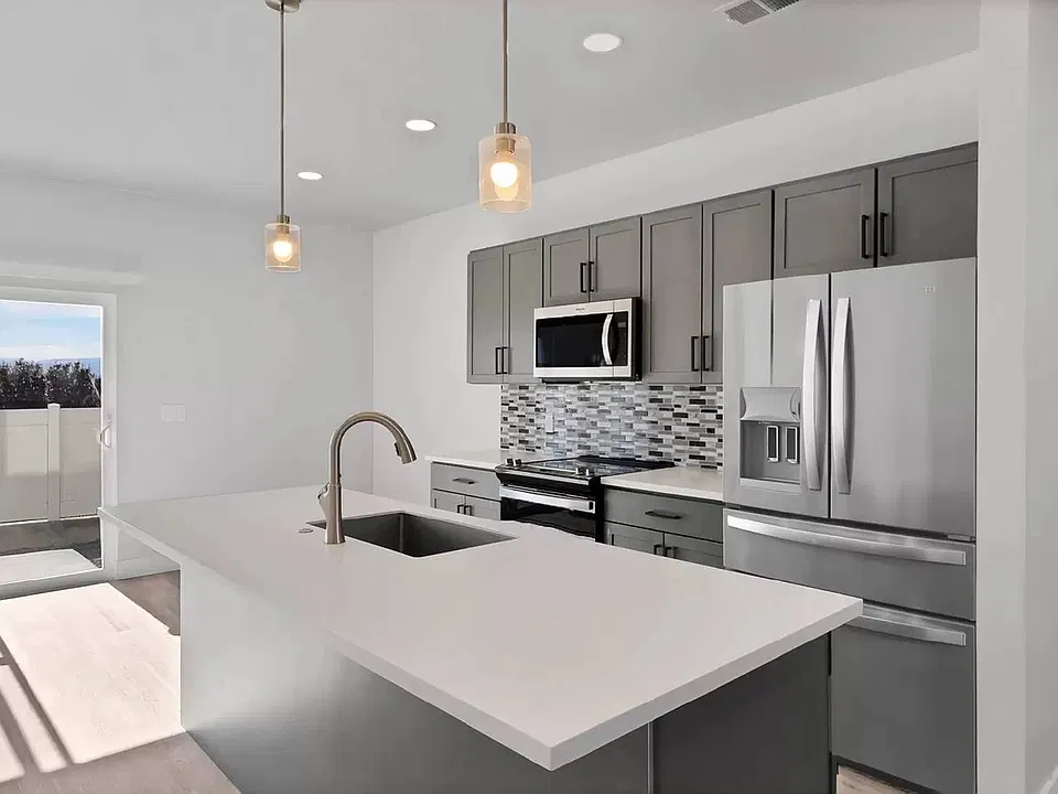 2861 Naples Dr