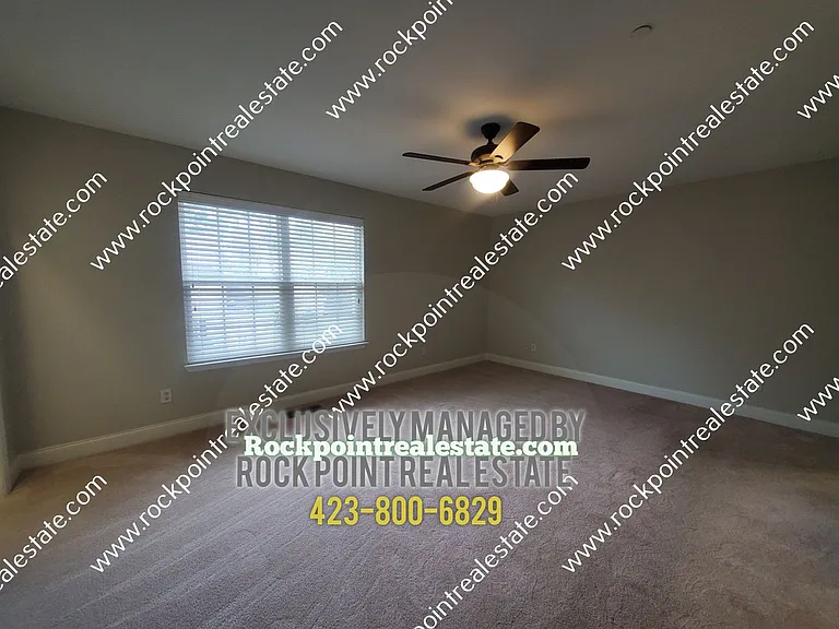 1130 Maple Tree Ln — Photo 12
