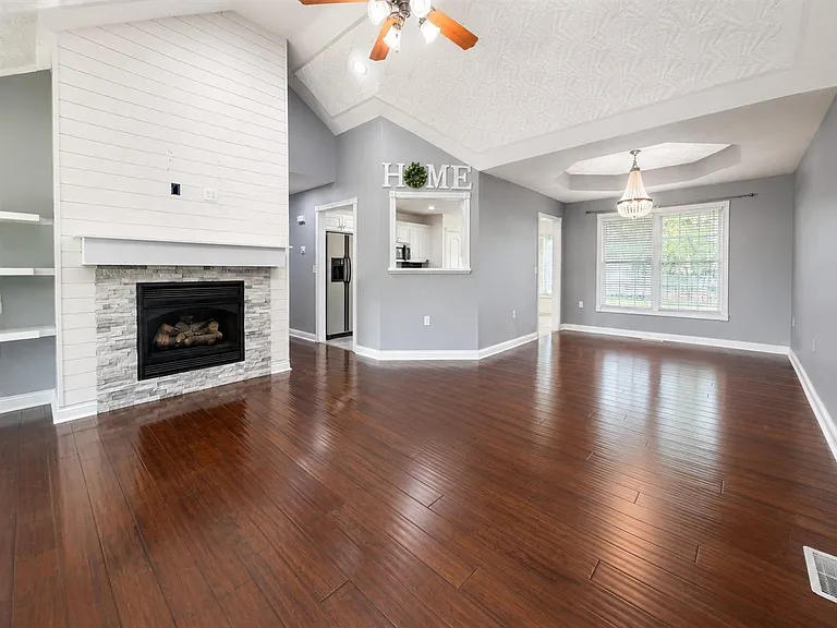 1284 Trillium Ln — Photo 5