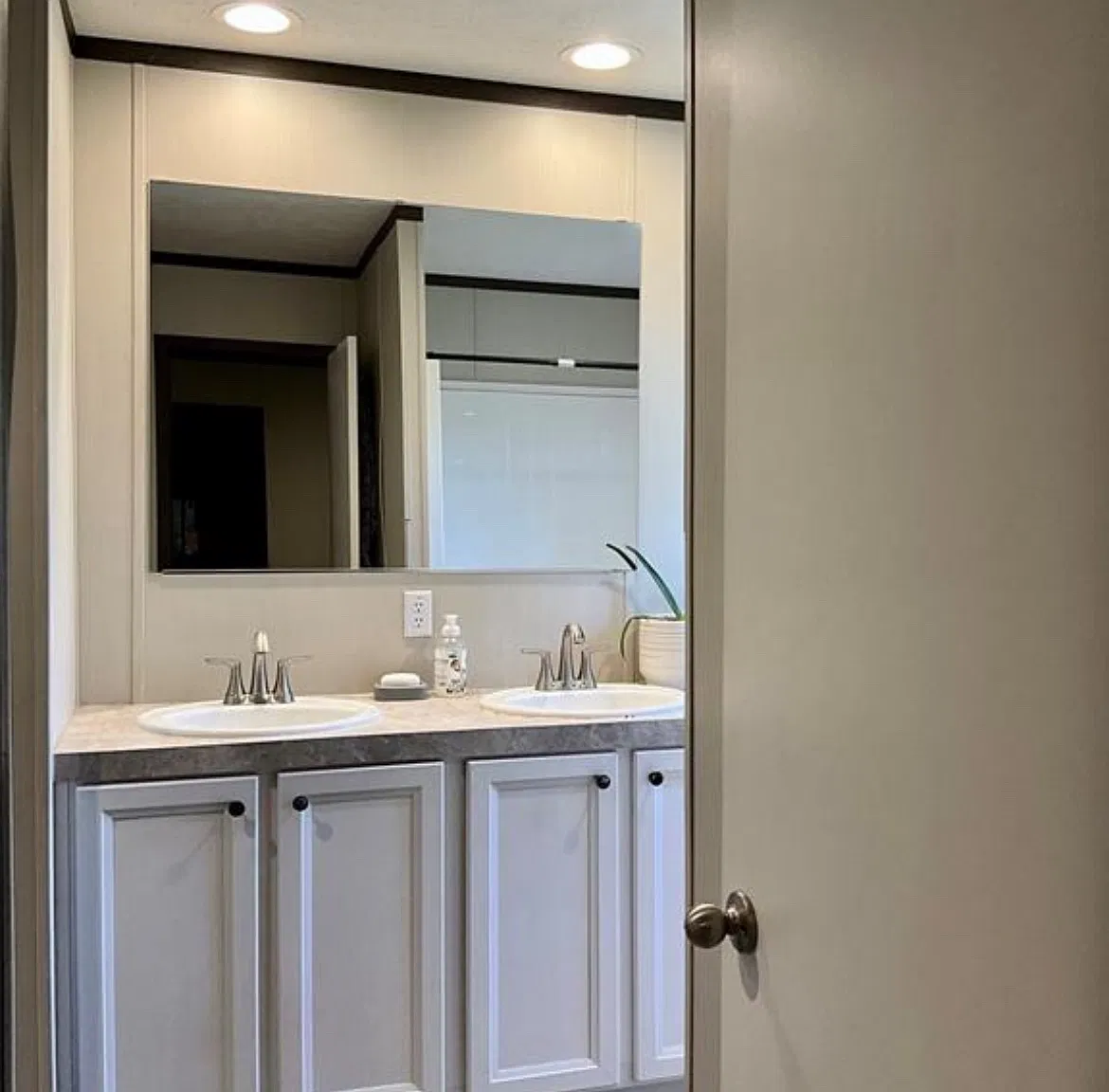 3 bed, 1400 sqft, $2,400 — Photo 2