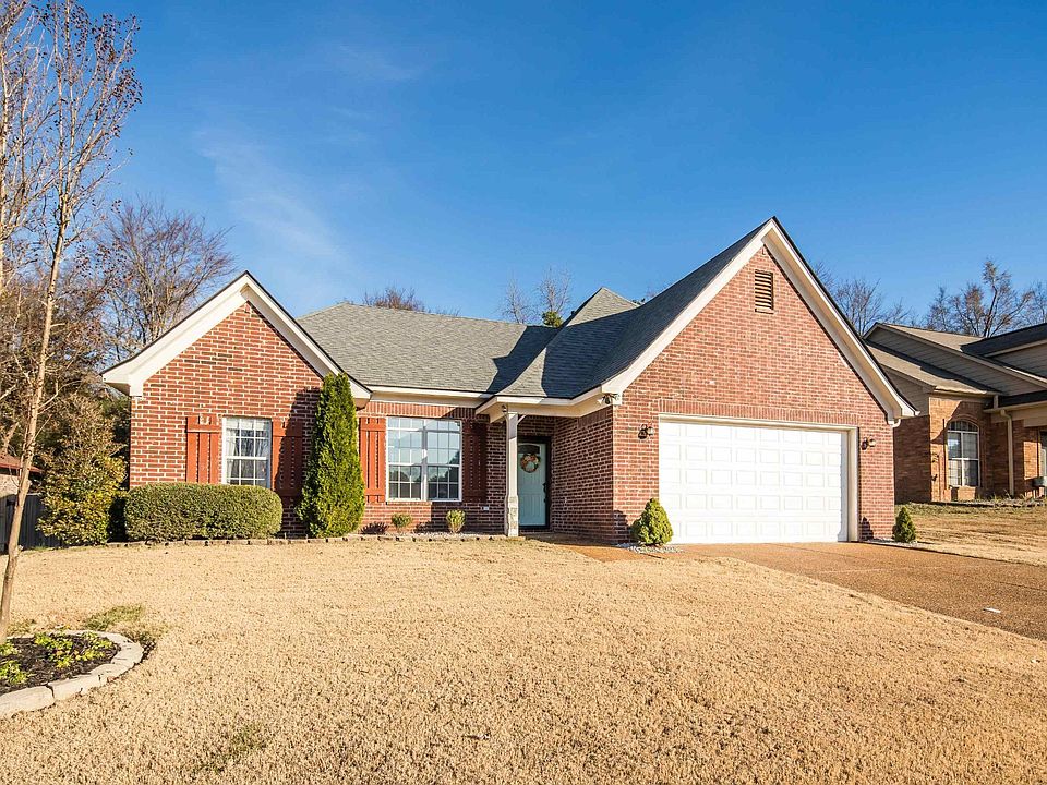 1st image of 195 Village Dr